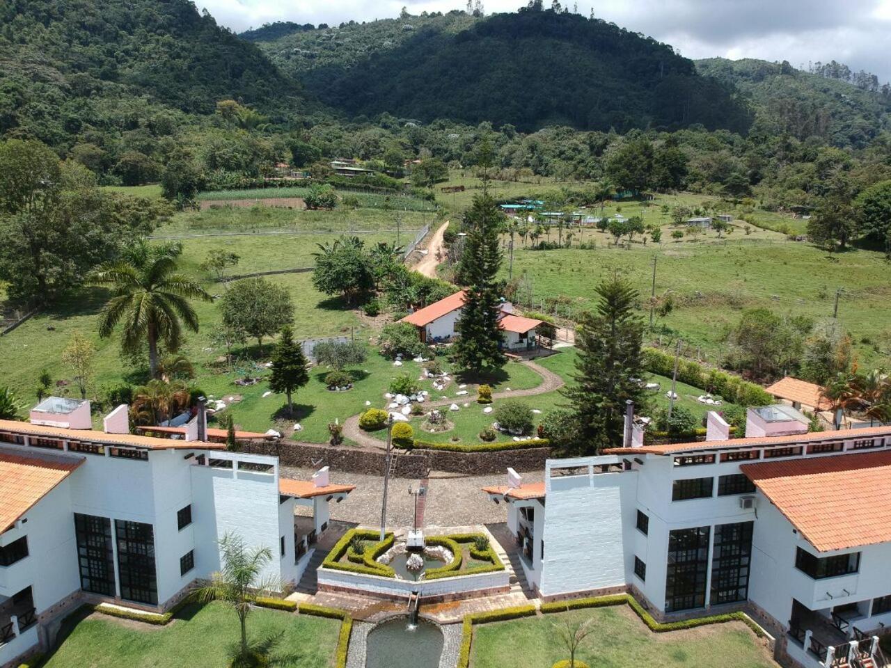 Hotel Maca Lago คาลิมา ภายนอก รูปภาพ
