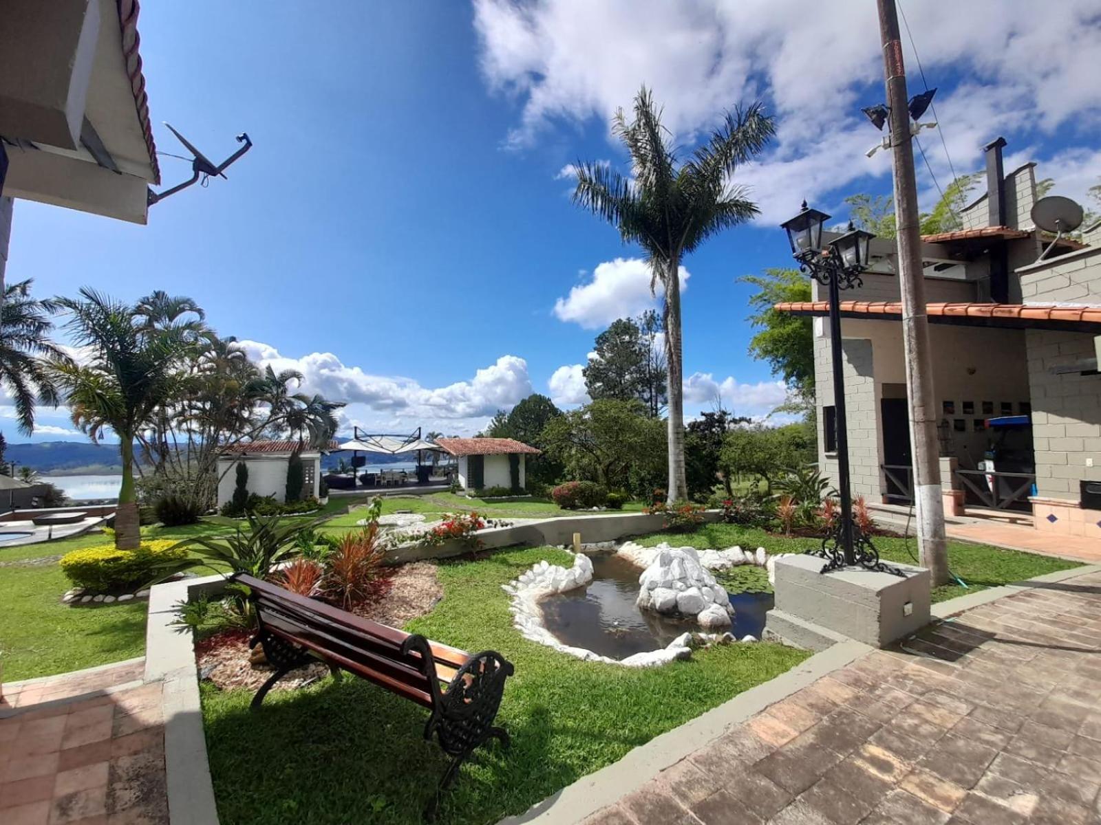 Hotel Maca Lago คาลิมา ภายนอก รูปภาพ